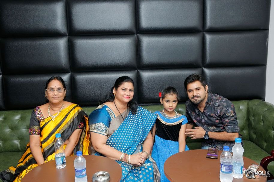 Tanu-Vachenanta-Movie-Promotions-At-Club-Cuba-Libre